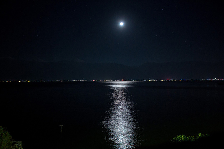 九重天夜色凉薄如水，夜的沉思与情感的流淌_全面解释落实