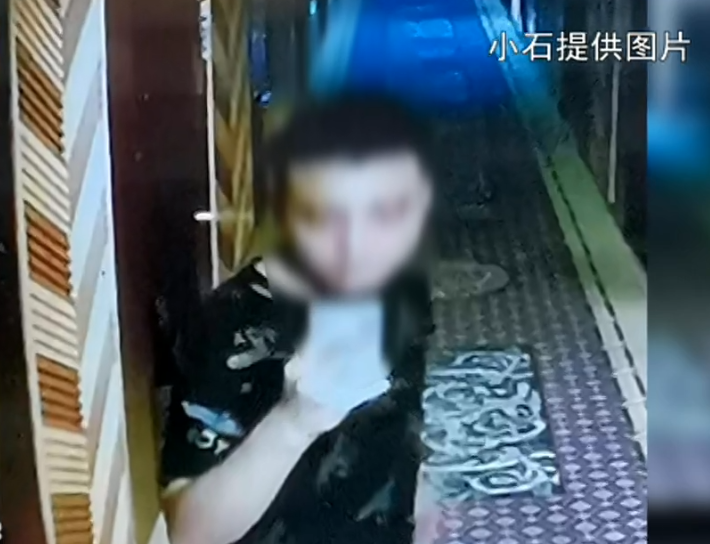 女子住酒店遇陌生男子深夜现身床前，惊魂事件引发社会关注_知识解释