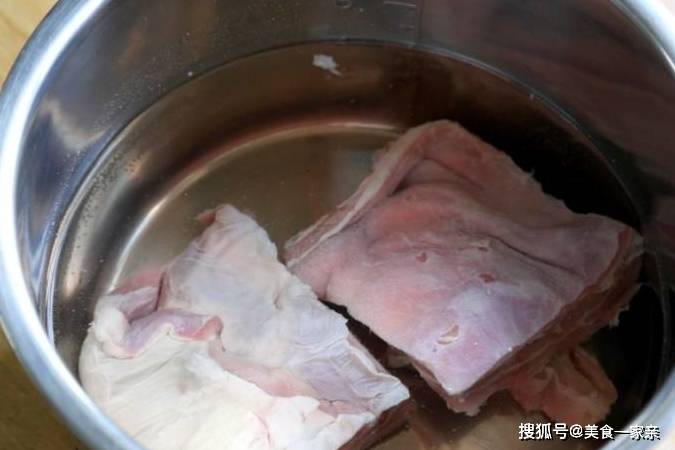 卖羊肉老太发声，市井民生中的一股清流