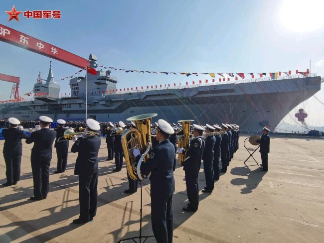 全球首款电磁弹射攻击舰下水，开启新时代的海上霸主争夺战