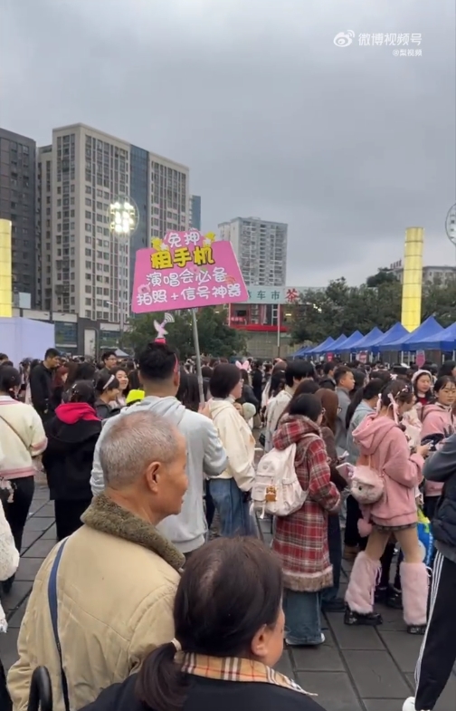 学生靠演唱会租手机半年回本五十万，一场关于追梦与创新的智慧之战