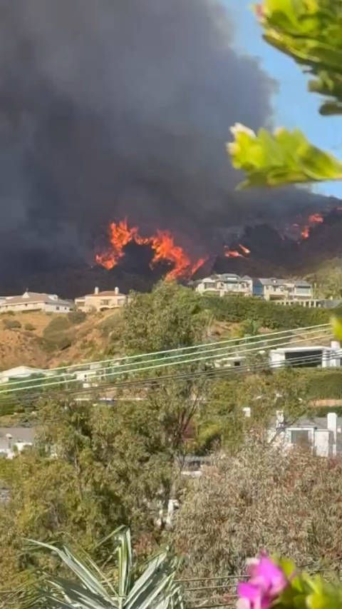 加州又一场山火迅速蔓延，灾难背后的反思与启示