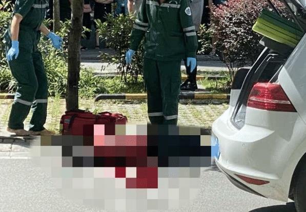 男子捅死一对夫妇后自残，警方通报引发深思