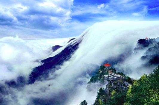 江西庐山嶙峋独峰顶惊现人影，神秘事件背后的故事