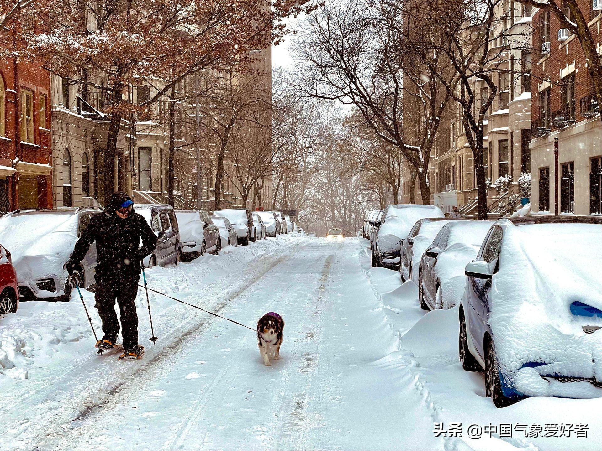 美国男子用婴儿清积雪遭警方调查，奇特方法引发争议