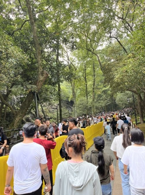 杭州灵隐寺人山人海，一场意外的朝圣之旅