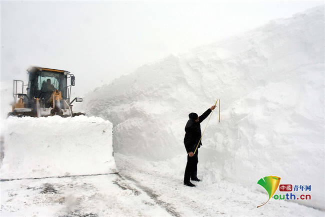 震撼！日本惊现巨量积雪，厚度竟达五米，究竟发生了什么？