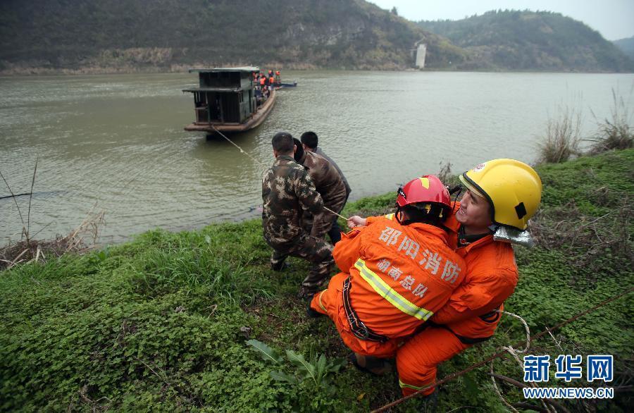 湖南撞船事故震惊全网！14人仍在失联，谜团何时揭晓？