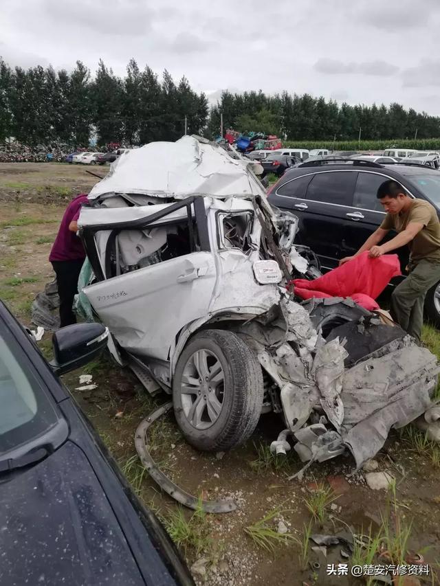 惊魂一刻！智己L7遭遇重大事故，安全气囊竟‘沉默’？车主命悬一线！